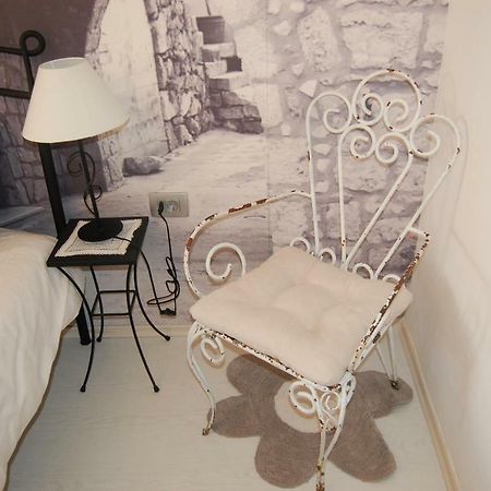 Studio Apartment For 2 Adults And 1 Child Makarska Kültér fotó