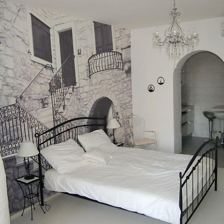 Studio Apartment For 2 Adults And 1 Child Makarska Kültér fotó