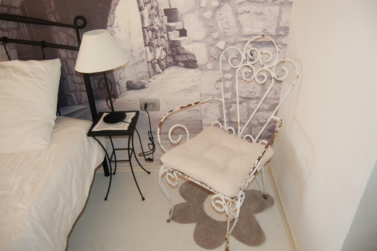 Studio Apartment For 2 Adults And 1 Child Makarska Kültér fotó