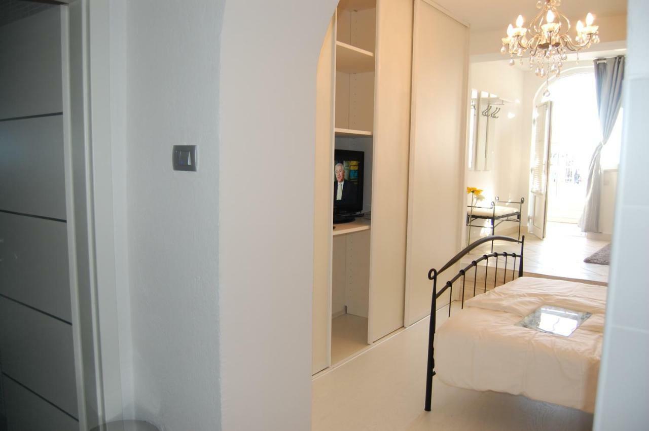 Studio Apartment For 2 Adults And 1 Child Makarska Kültér fotó