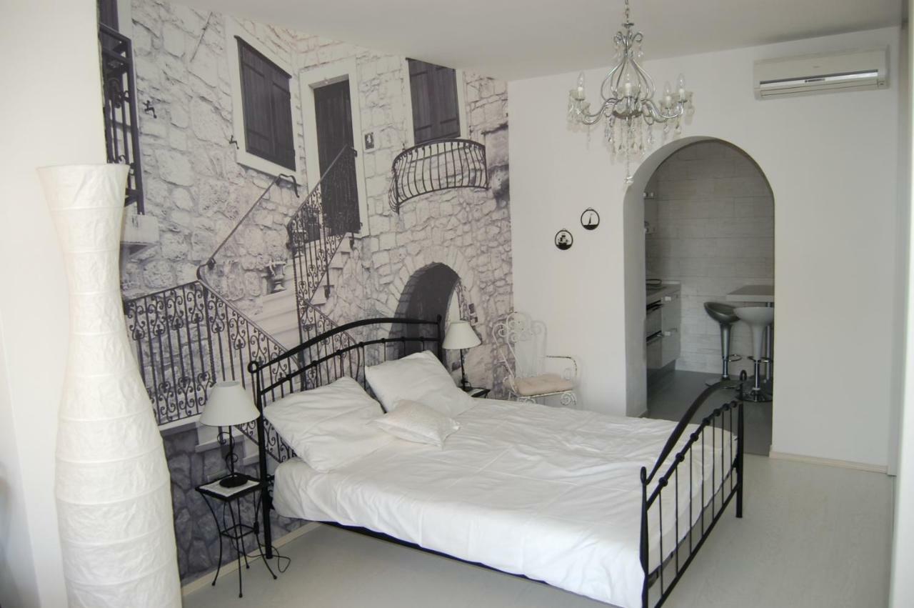 Studio Apartment For 2 Adults And 1 Child Makarska Kültér fotó