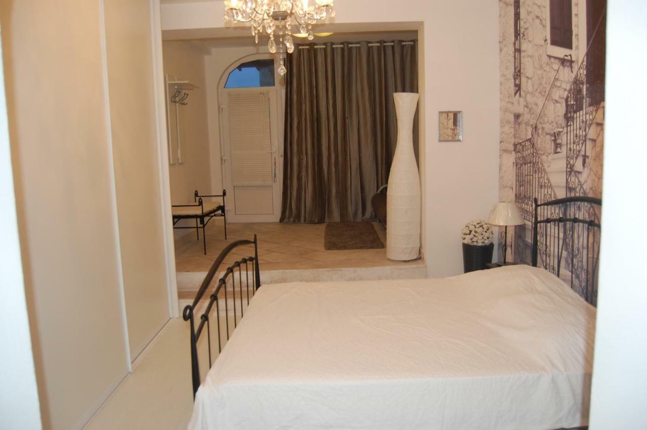 Studio Apartment For 2 Adults And 1 Child Makarska Kültér fotó
