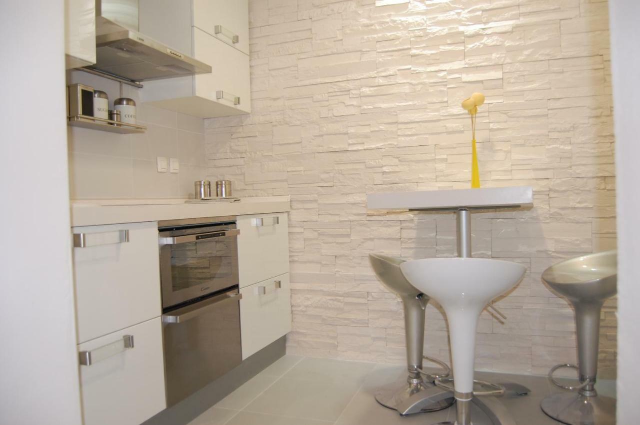 Studio Apartment For 2 Adults And 1 Child Makarska Kültér fotó