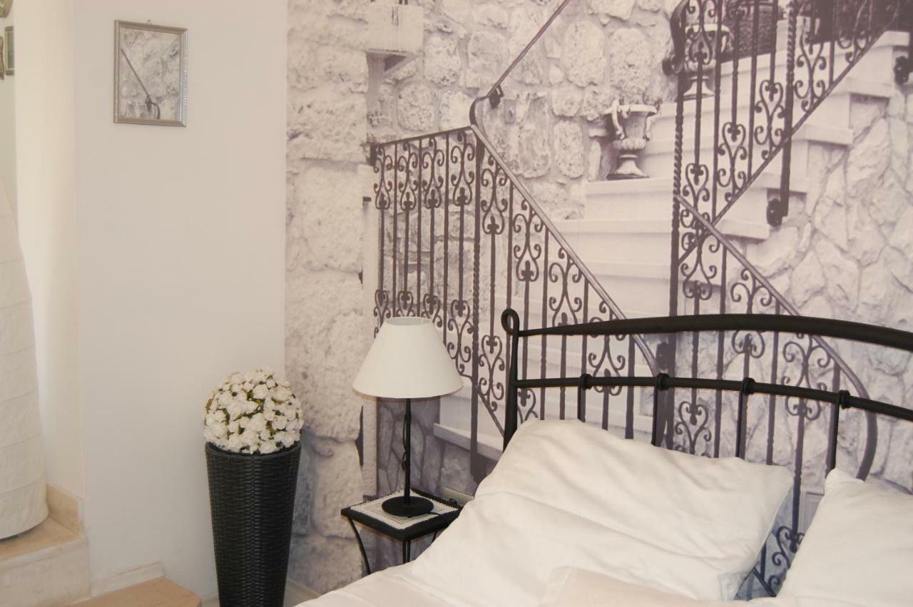 Studio Apartment For 2 Adults And 1 Child Makarska Kültér fotó