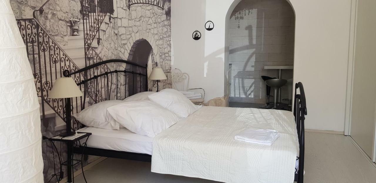 Studio Apartment For 2 Adults And 1 Child Makarska Kültér fotó